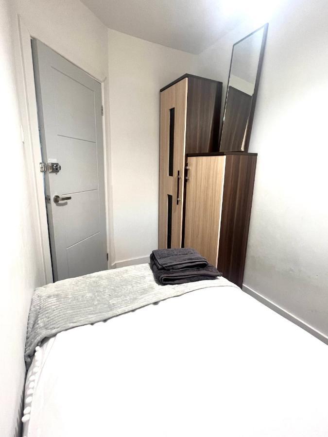 Lovely Single Room ลอนดอน ภายนอก รูปภาพ