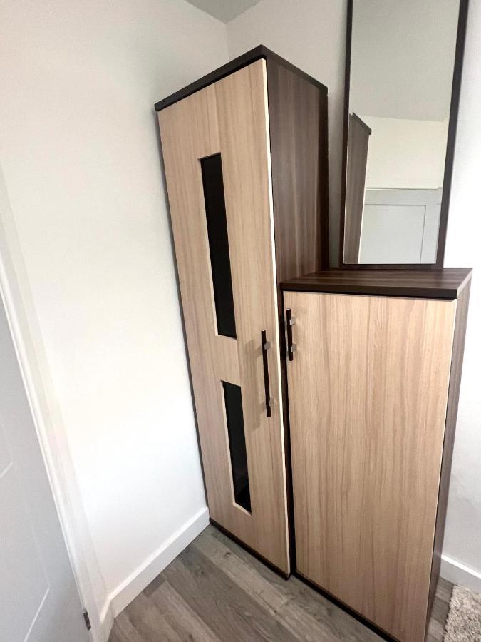 Lovely Single Room ลอนดอน ภายนอก รูปภาพ